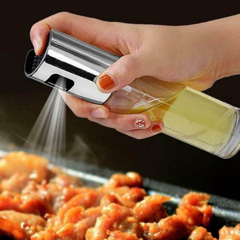 Stilig og slitesterk spray-dispenser for olje av glass, perfekt for kontrollert påføring uten søl, ideell for kjøkkenet.