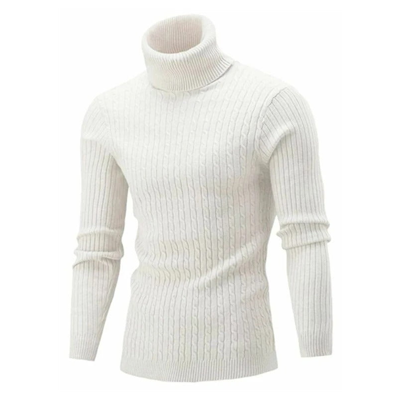 Mann som bærer en slim fit strikket rullekrage genser, en allsidig herremote genser.