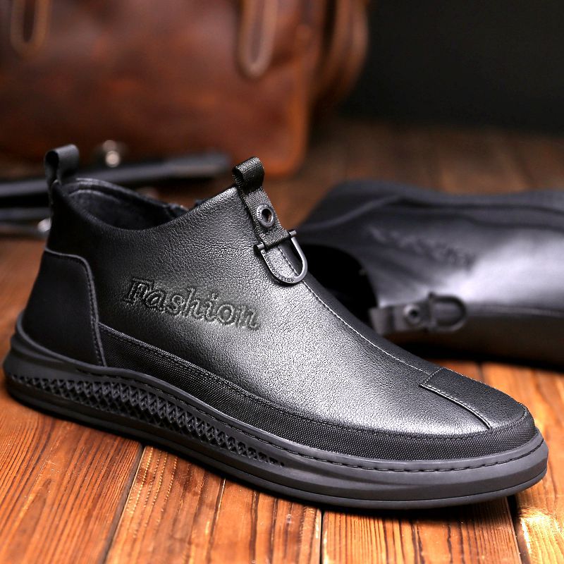 Komfortable ankelstøvletter for menn; elegante slip-on herresko, perfekte for hverdag og allround stil.