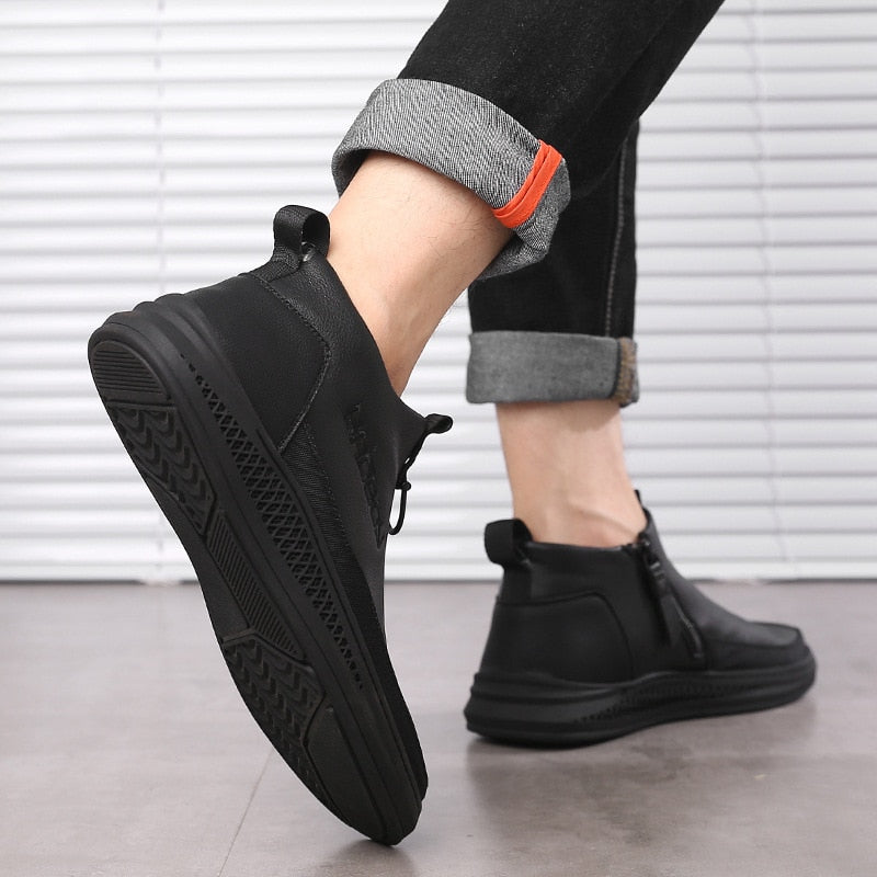 Moderne ankelstøvletter for menn, med en elegant stil. Komfortable og praktiske slip-on sko for allround bruk.