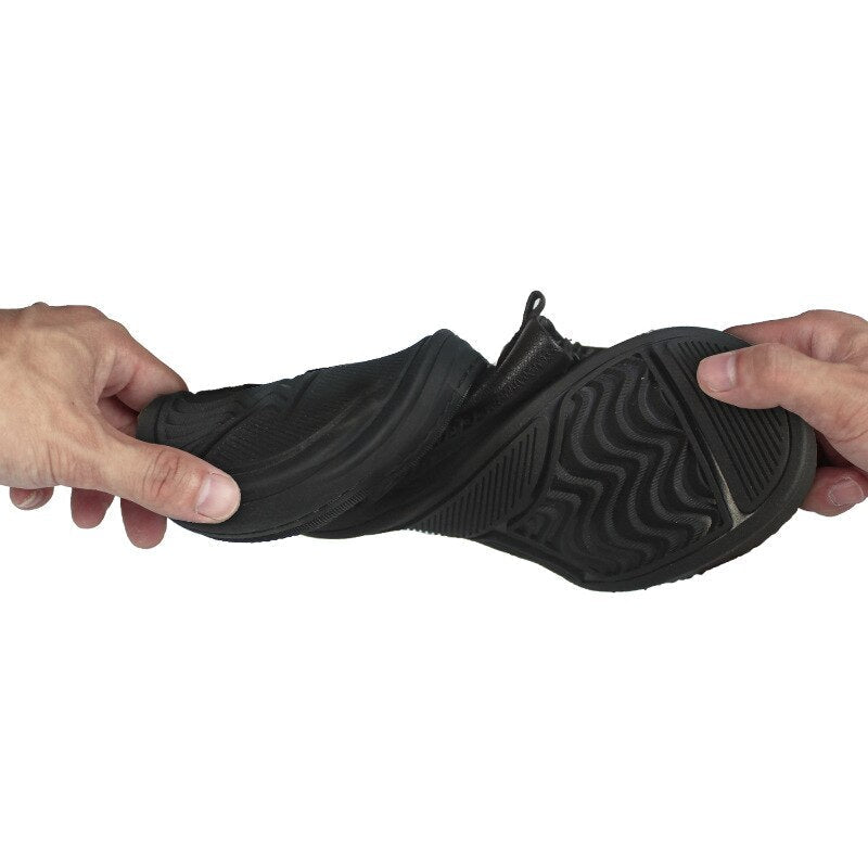Detaljbilde av stilige herre ankelstøvler i lær. Viser elegant design og komfortabel slip-on funksjon.