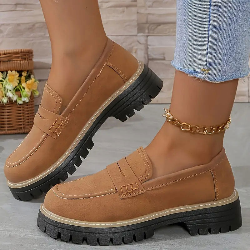 Allsidige kvinne loafers med chunky såle, ideelle som komfortable og stilige hverdagssko for enhver anledning.