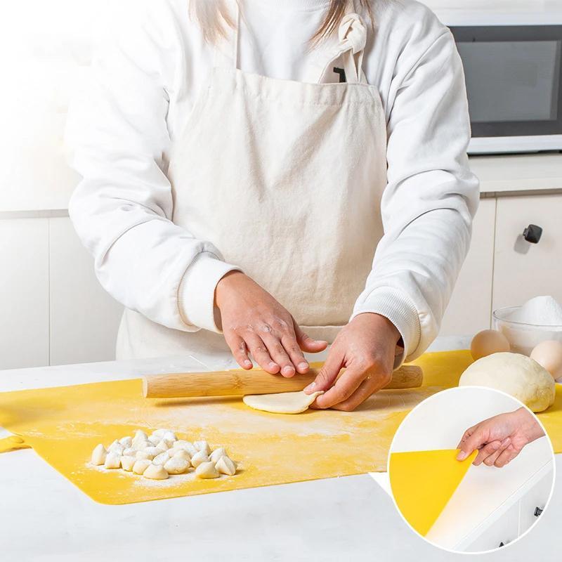 "Stor, grønn silikonmatte for kjøkken, ideell for baking og rulling av deig, med non-stick overflate, 58x40cm."