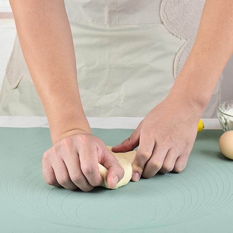 "Stor, grønn silikonmatte for kjøkken, ideell for baking og rulling av deig, med non-stick overflate, 58x40cm."