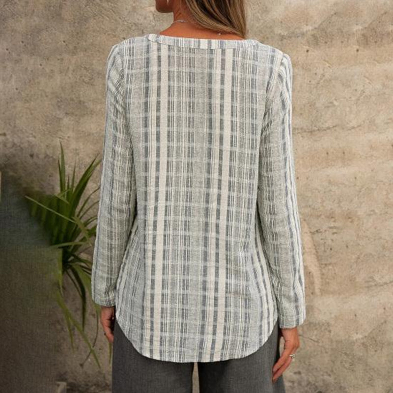 "Stripete langermet bluse med V-hals, uformelt design, viser horisontale striper og lange ermer, perfekt for vår/høst."