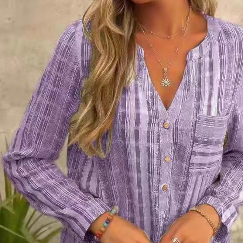 "Stripete langermet bluse med V-hals, uformelt design, viser horisontale striper og lange ermer, perfekt for vår/høst."