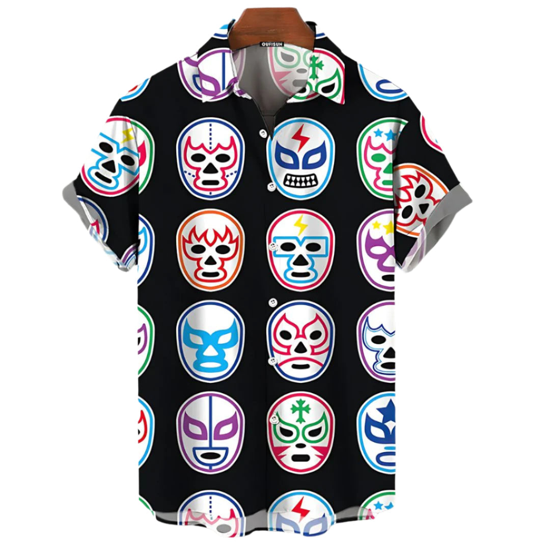 Svart herreskjorte med kult luchador-motiv, perfekt for en avslappet sommer. Pustende fritidsskjorte med trend.