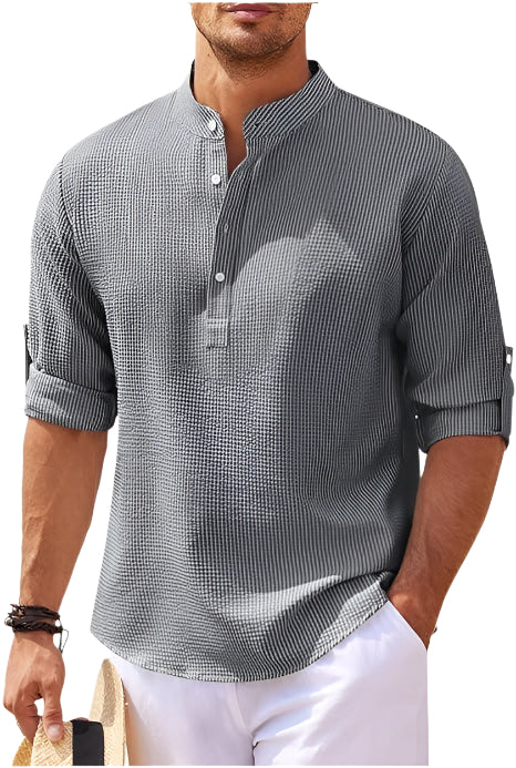 Svart langermet Henley skjorte for menn med rulleoppslag, perfekt for casual sommerbruk og vårklær.