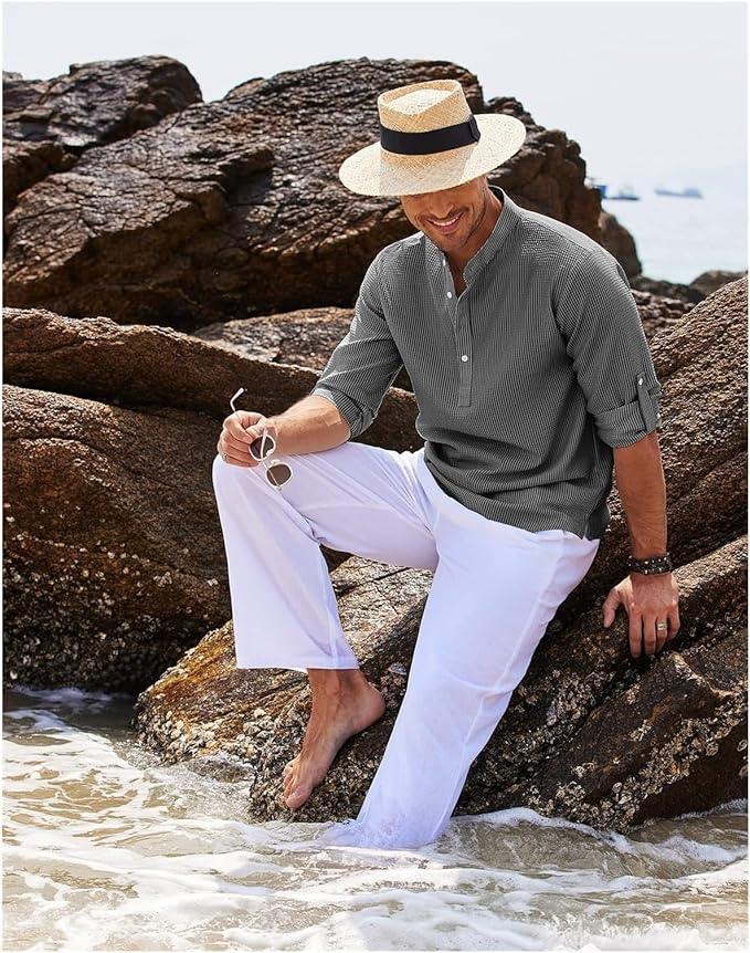Hvit langermet Henley skjorte med rulleoppslag for herre. Klassisk casual stil, ideell for varmere dager.