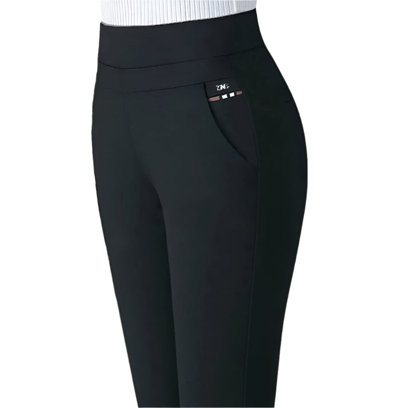 Svarte Dame Slim Fit Vinterbukser; moderne, varme bukser for kvinner i svan design og god komfort.