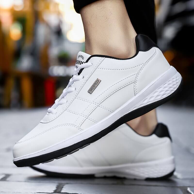Gruppe av svarte sportssko for menn med blå og hvite detaljer, viser en allsidig samling av joggesko.