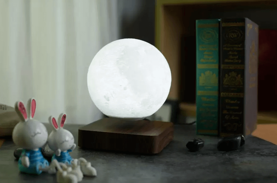Elegant svevende 3D månelampe som nattlampe for soverommet, med trådløs strøm