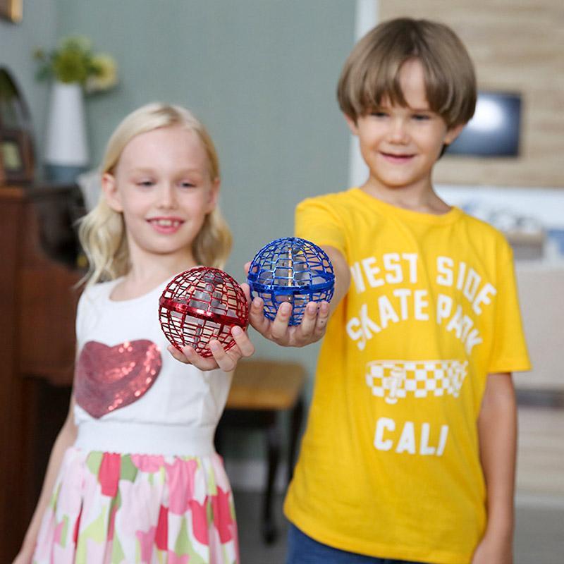 "Svevende Flynova Spinner for barn, blå rund kule med magisk bevegelse, perfekt for innendørs og utendørs lek."
