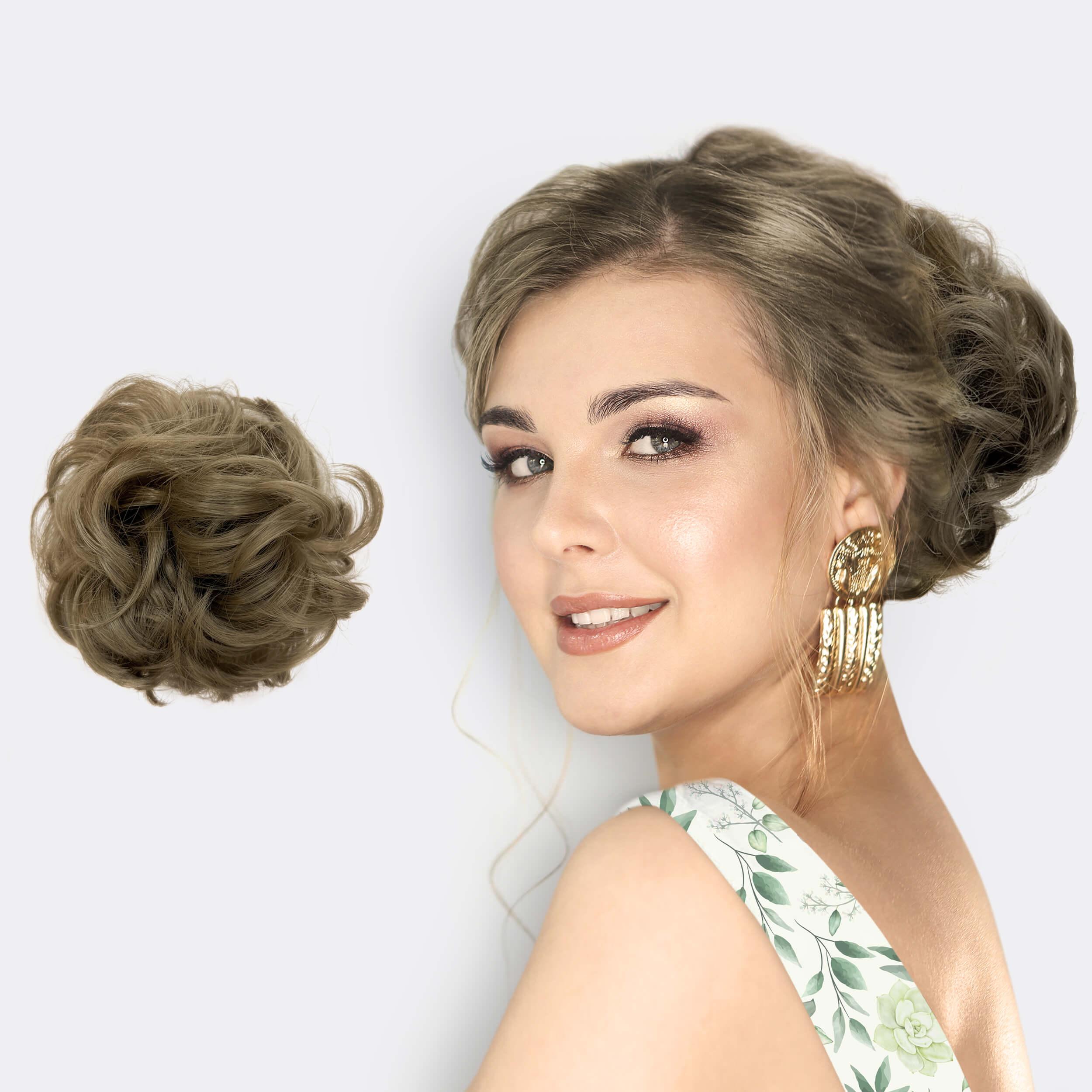 Hårbolle scrunchie i syntetisk hår. Gir ekstra volum og fylde for en elegant frisyre.