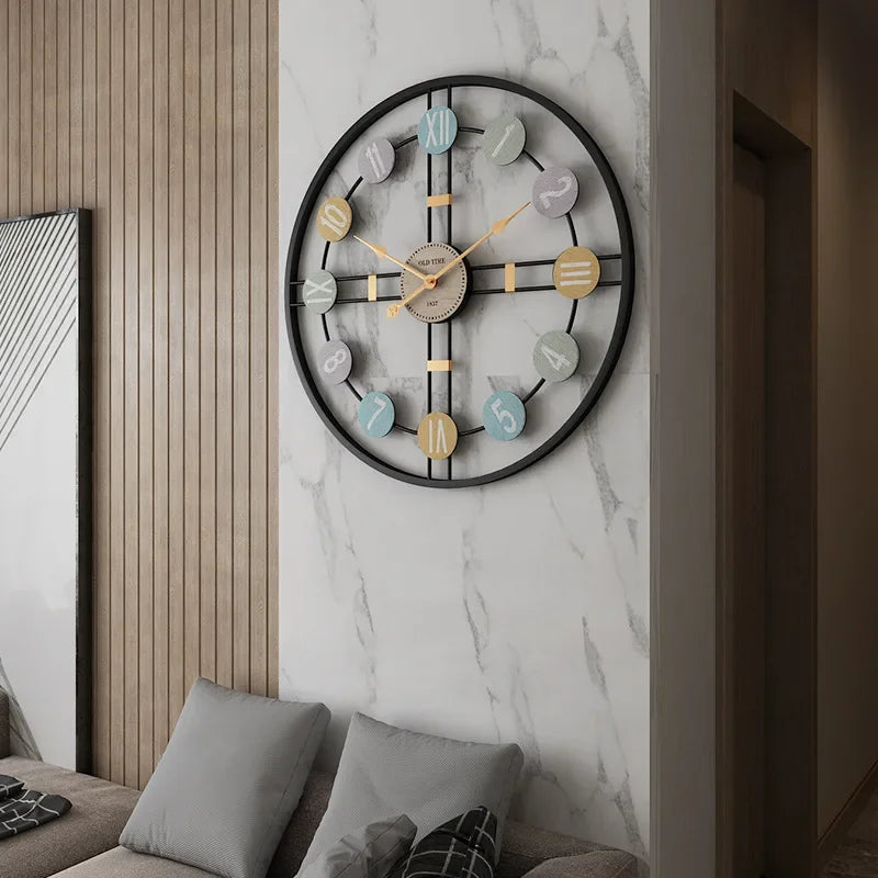 Elegant 3D veggklokke med romertall i tidløs vintage stil. Perfekt minimalistisk hjemmedekor.