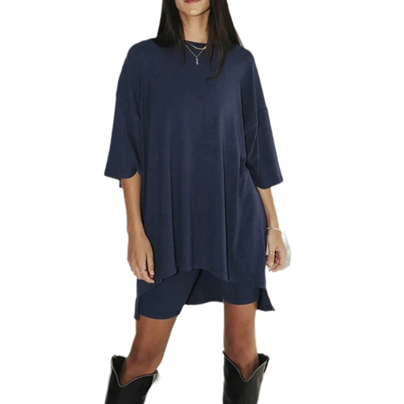 "Todelt loungewear sett for kvinner, lettvektsmateriale, moderne snitt, ideell for sommer, avslappet og stilig."