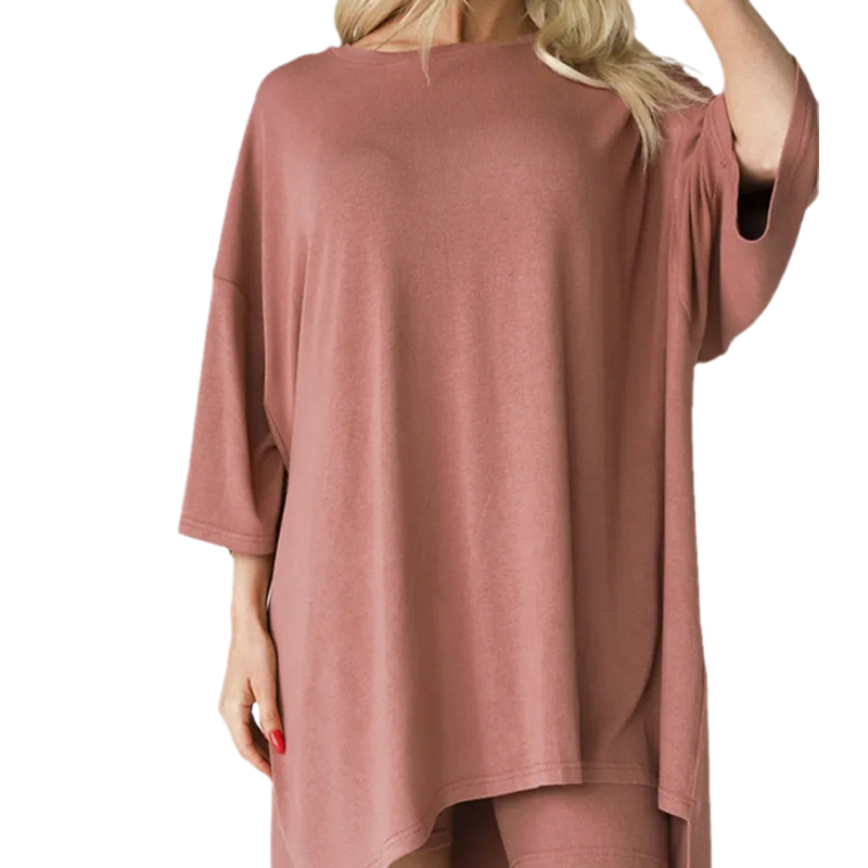 "Todelt loungewear sett for kvinner, lettvektsmateriale, moderne snitt, ideell for sommer, avslappet og stilig."
