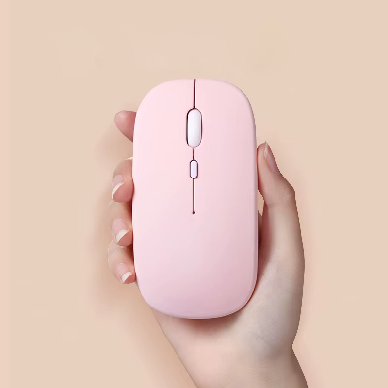 Nærbilde av trådløs datamus, ergonomisk formet med lydløse knapper, pc tilbehør