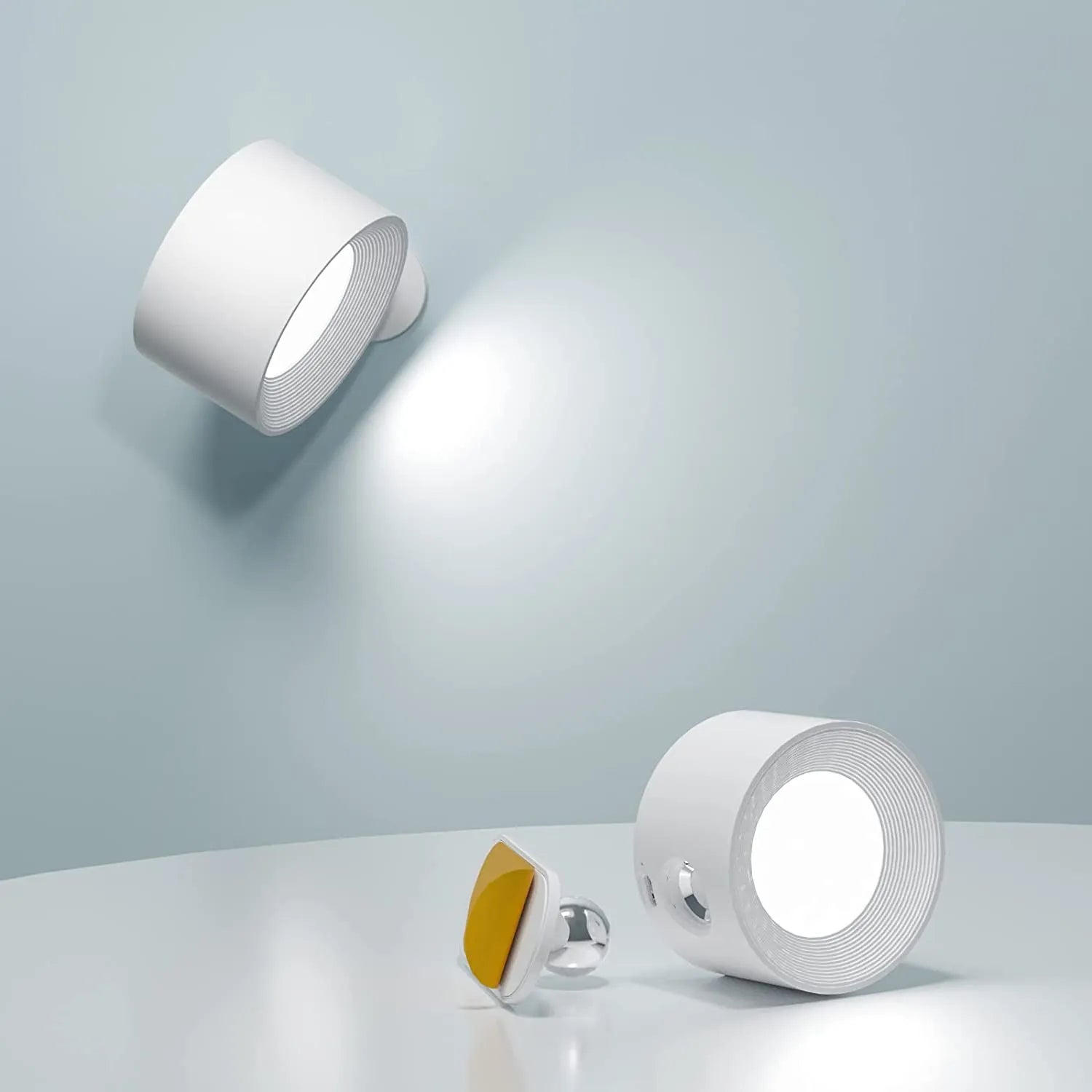 Magnetisk trådløs vegglampe, 360° roterbar for optimal lysvinkel. Ideell for moderne interiør og belysning.