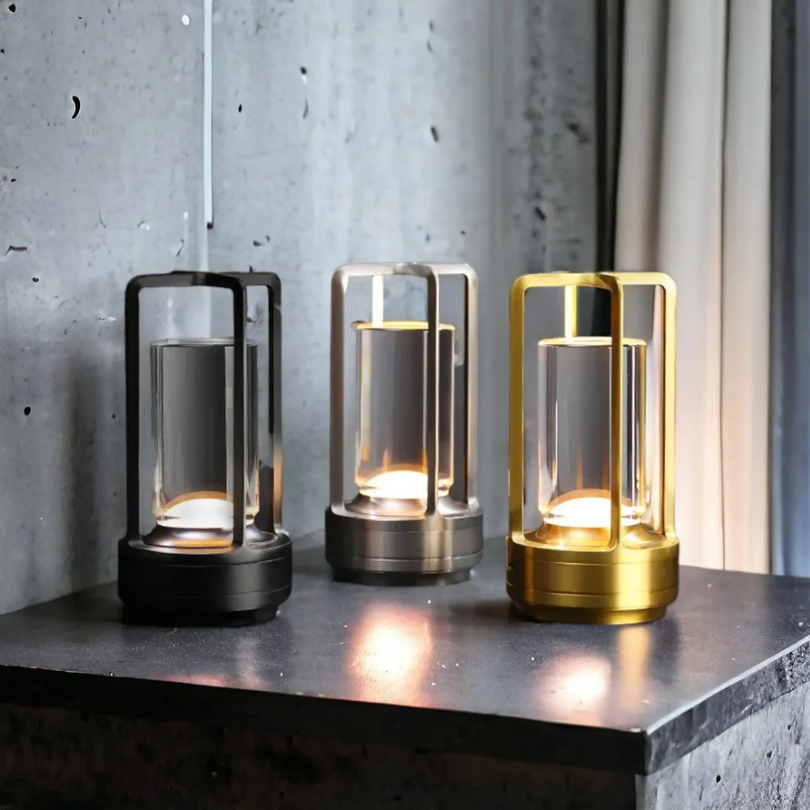 Oppladbar LED bordlampe i nordisk stil. Berøringsdimbar for fleksibel belysning i stue, soverom eller som leselampe.
