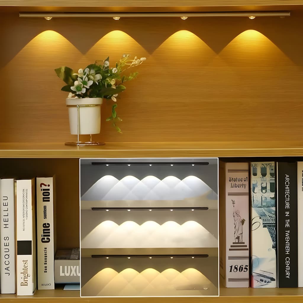 Nærbilde av trådløs LED-list med USB-ladepunkt og sensor for smart belysning.