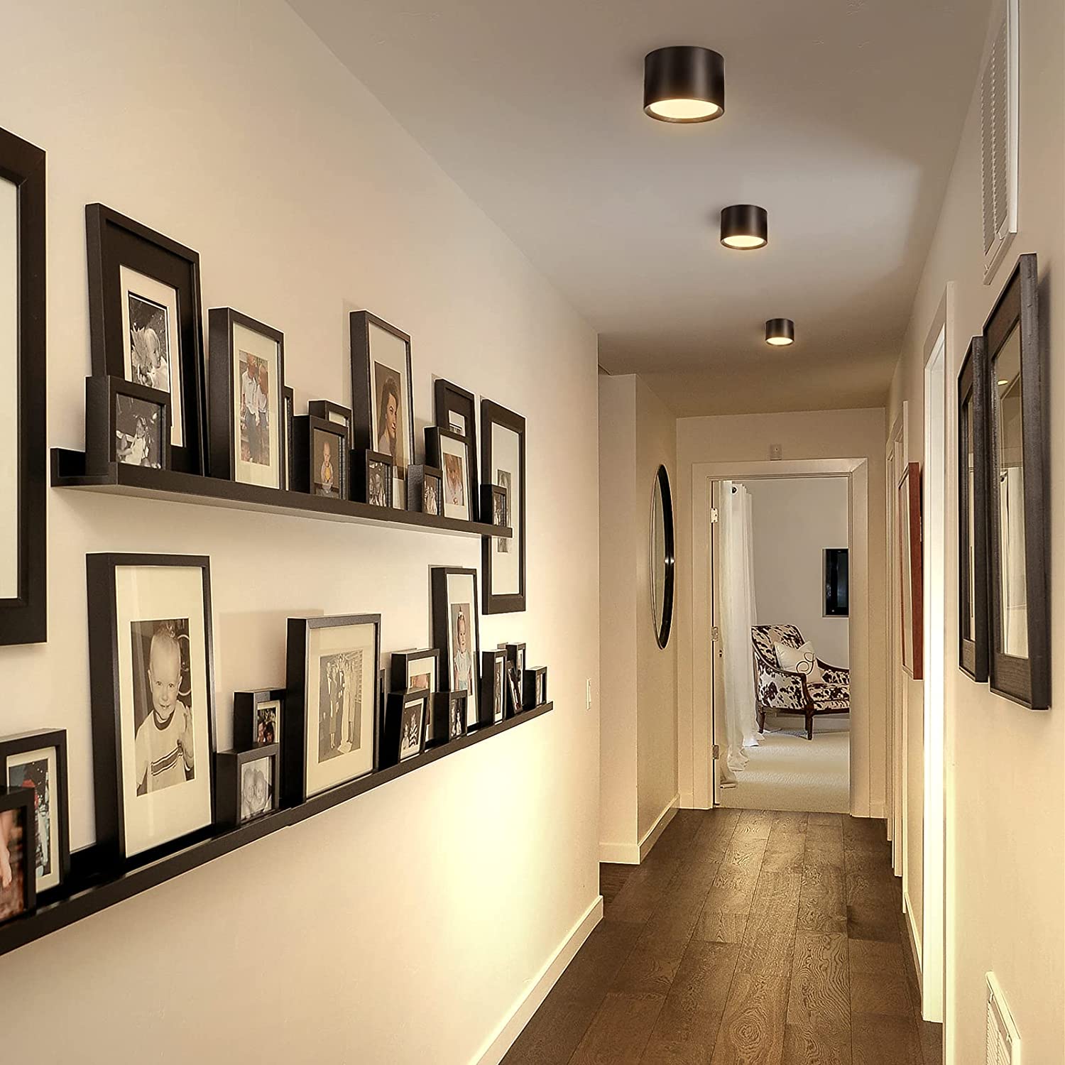 "Trådløs 360° vegglampe, USB-oppladbar, stilren design, justerbar magnetisk kule, LED-lys med smart touch-kontroll."