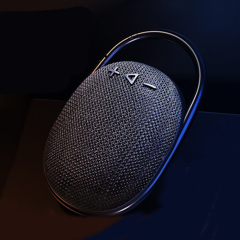 "Trådløs Bluetooth-høyttaler med kraftig bass, kompakt design, bærbar, i flere farger som blå, grå og svart"