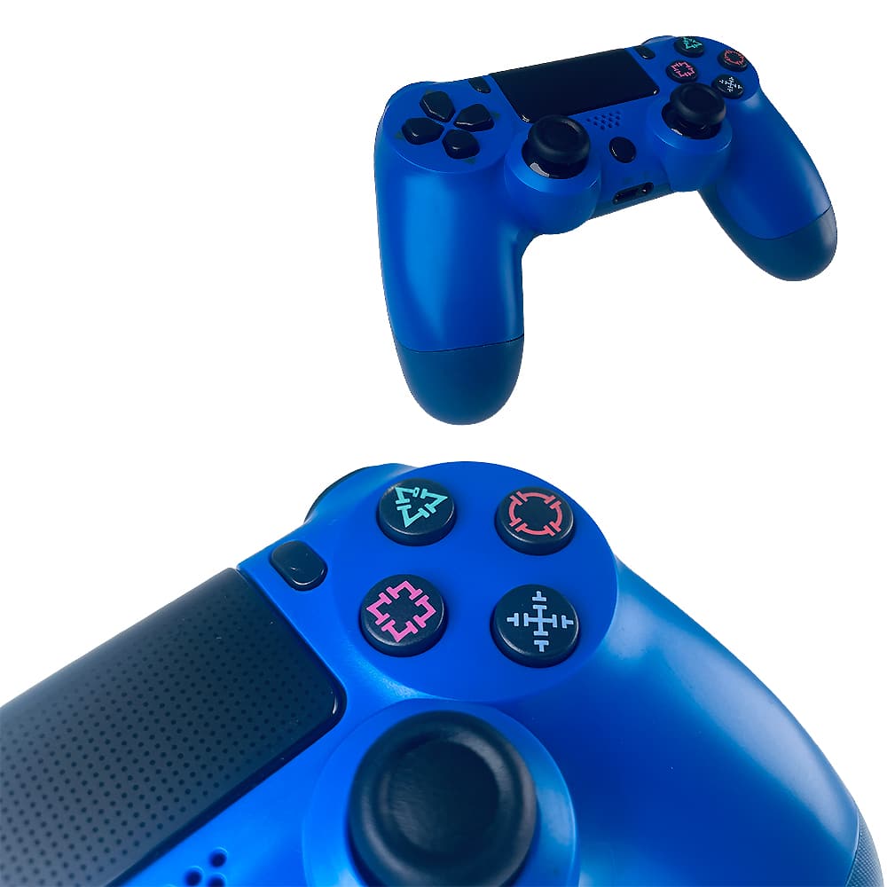 "Trådløs PS4-kontroller med touchpad, lysstripe og vibrasjon, ergonomisk design for komfortabel og intens spilling."