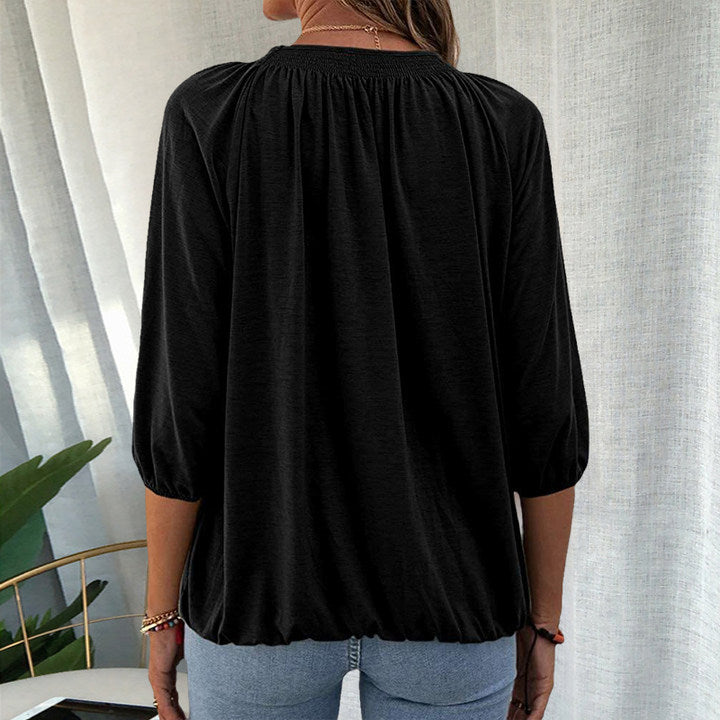 Trekvartermet t-skjorte med rund hals, raglan-erme og ensfarget design, tilgjengelig i flere farger for uformell stil.
