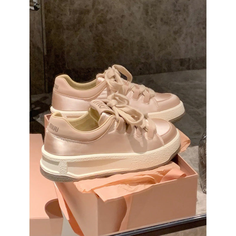 "Trendy dame plattform sneakers i nøytral farge, komfortabel polstring, moderne design, perfekt for enhver anledning."