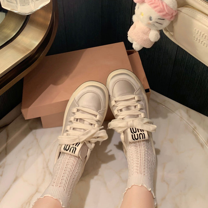 "Trendy dame plattform sneakers i nøytral farge, komfortabel polstring, moderne design, perfekt for enhver anledning."