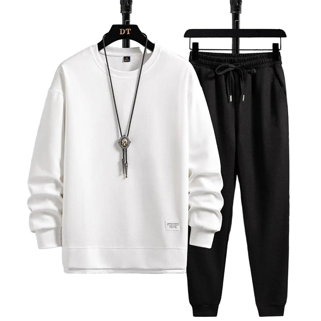 Trendy herre joggedress sett i moderne design, perfekt for fritid og trening. Komfortabel passform for menn.
