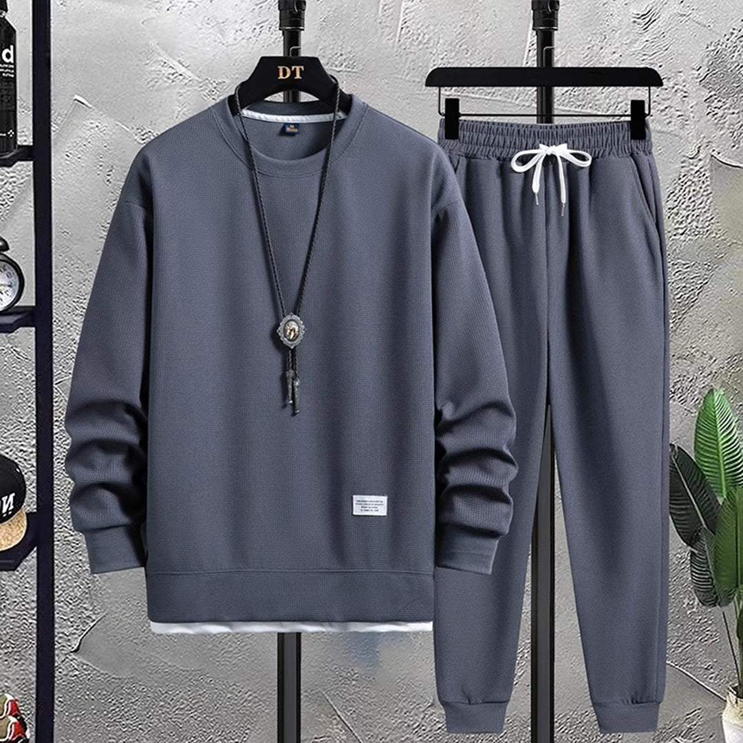 Trendy joggedress sett for herre. Komfortabelt og sporty treningssett i moderne stil, ideelt som fritidsklær.