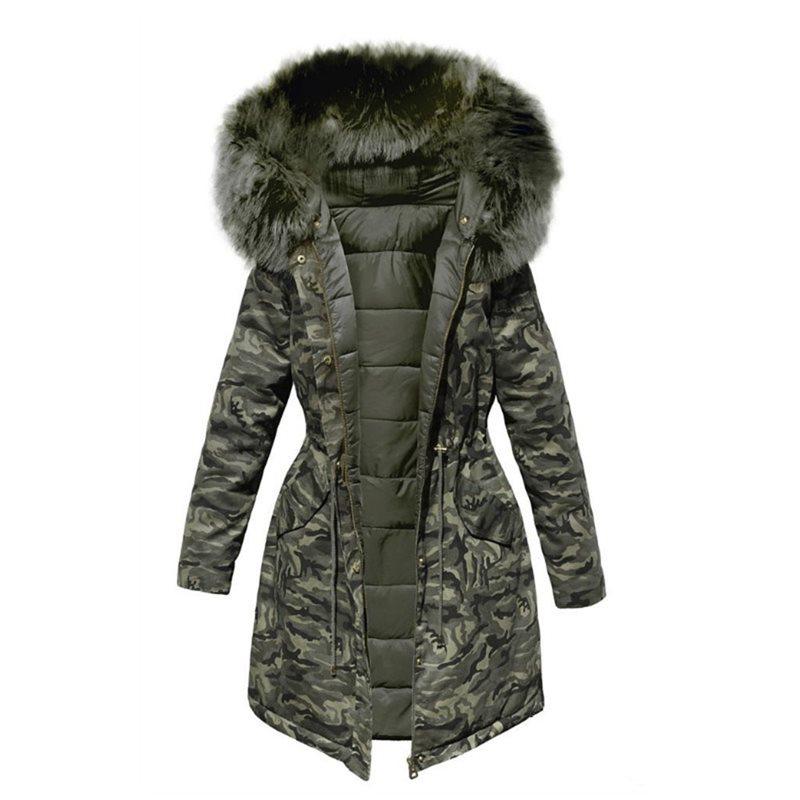 Trendy kamuflasje parkas for kvinner. Varm damejakke med slank passform for en stilig vinterlook.