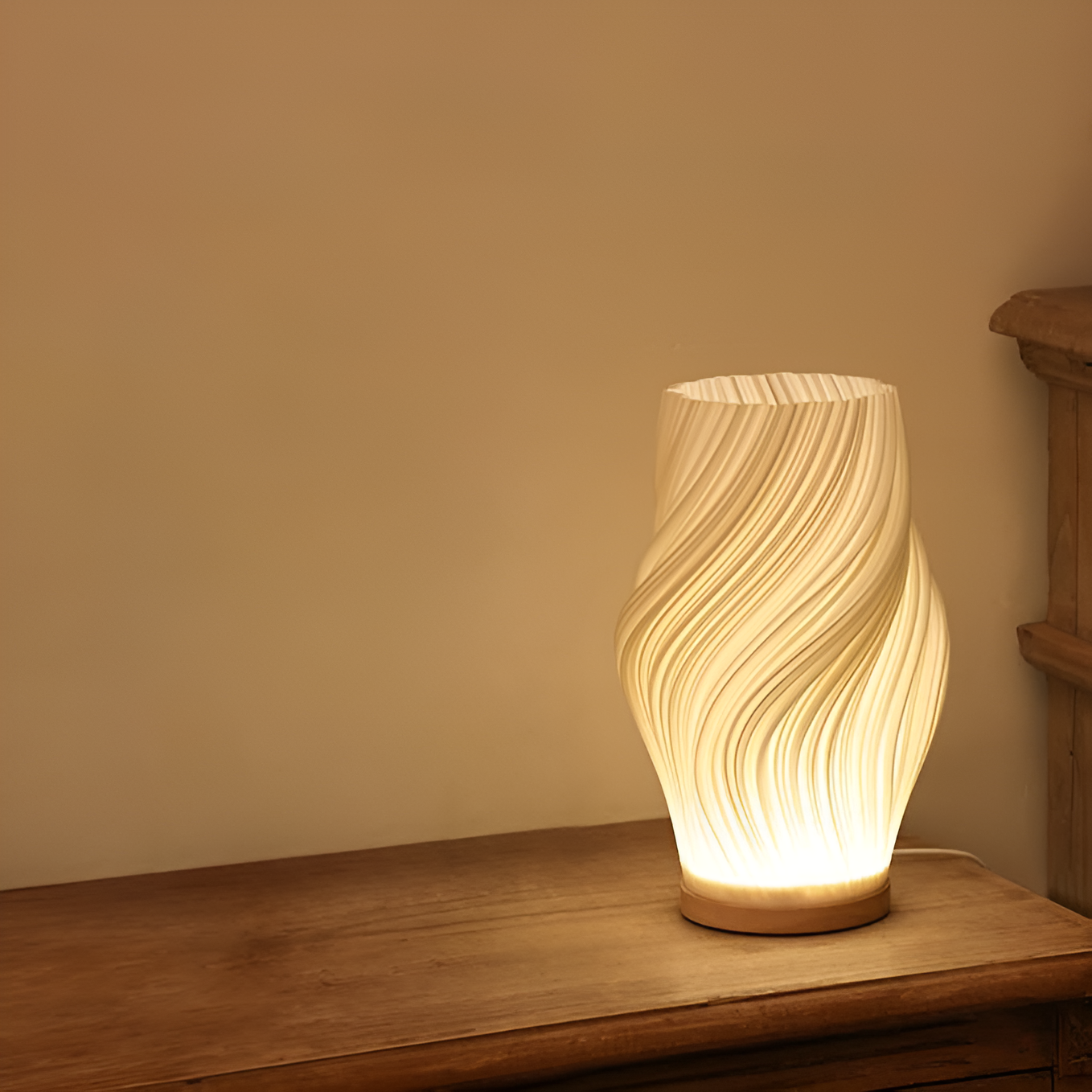Minimalistisk 3D bølge bordlampe. LED-lampe med dimbar berøringskontroll for moderne stue og soverom.