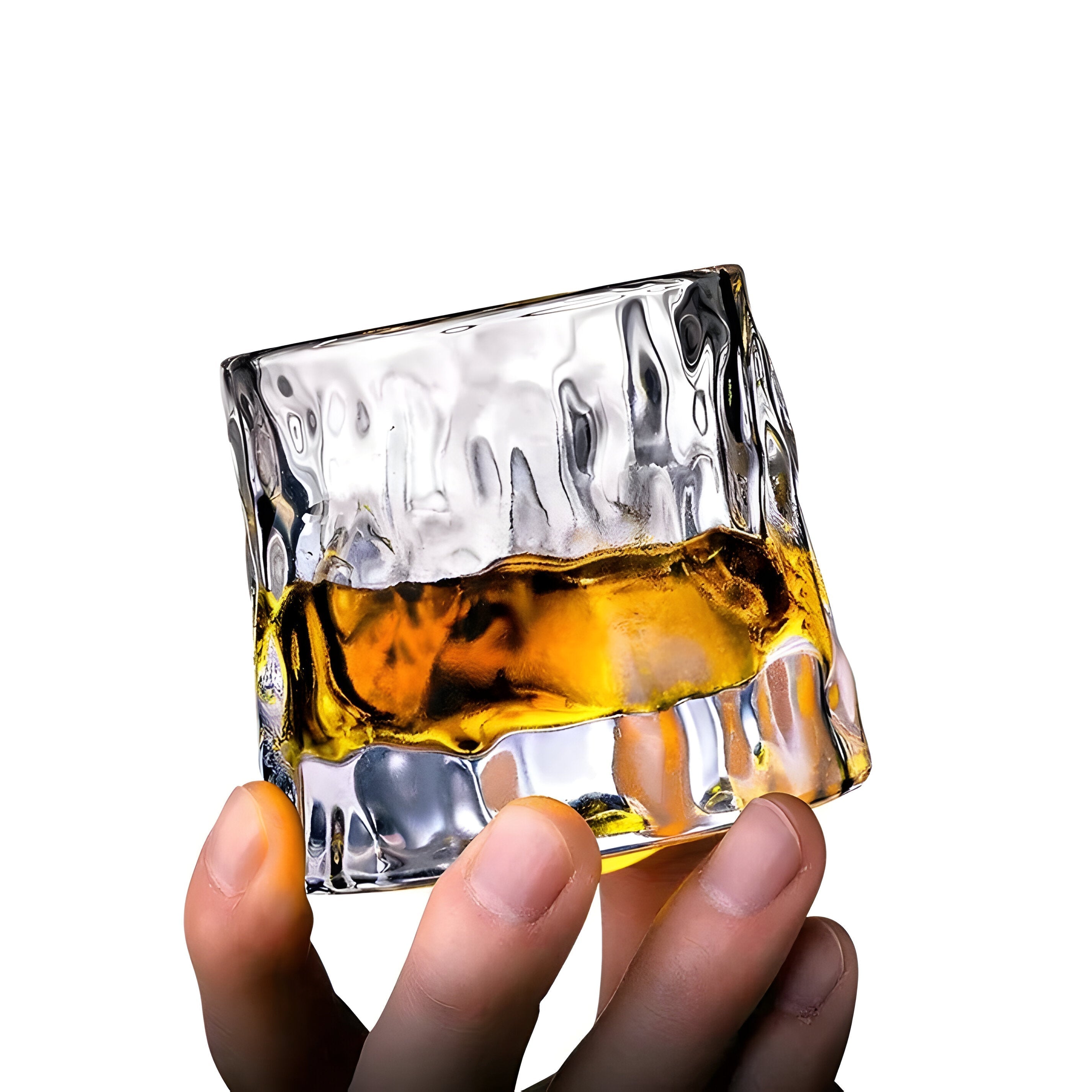 "Unikt whiskyglass i rillet design med 360° roterbar bunn, perfekt for luksuriøs drikkeopplevelse."