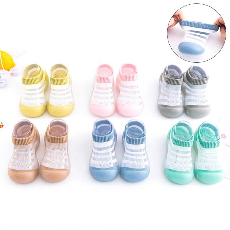 Babyføtter i myke og pustende unisex babysko, perfekt for første skritt, gul