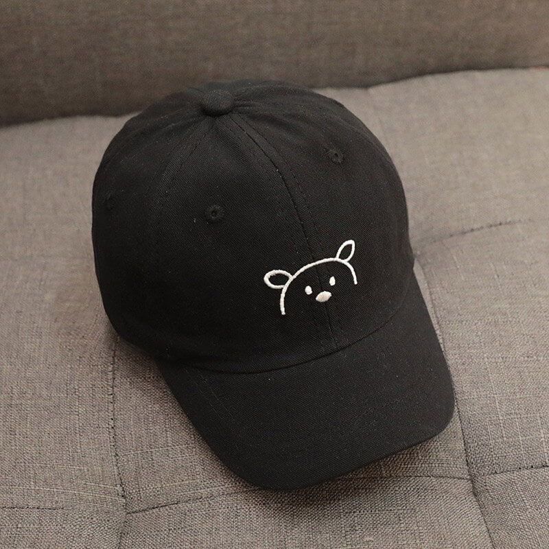 Barne solhatt i beige med bjørneører, unisex og justerbar. Essensiell solbeskyttelse for aktive barn.