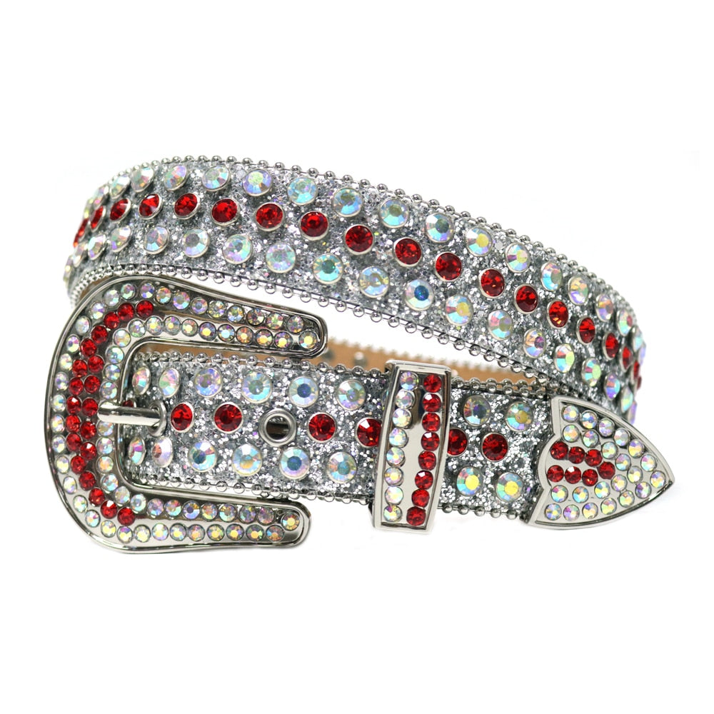 Diamantbelte med imitert skinn og glitrende rhinestones, perfekt for å løfte festantrekket.