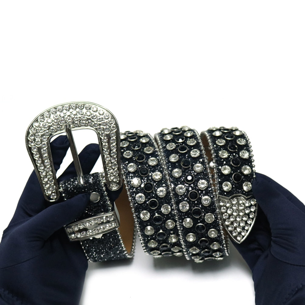 Moteriktig diamantbelte med glitrende rhinestones, unisex, for et komplett festantrekk.