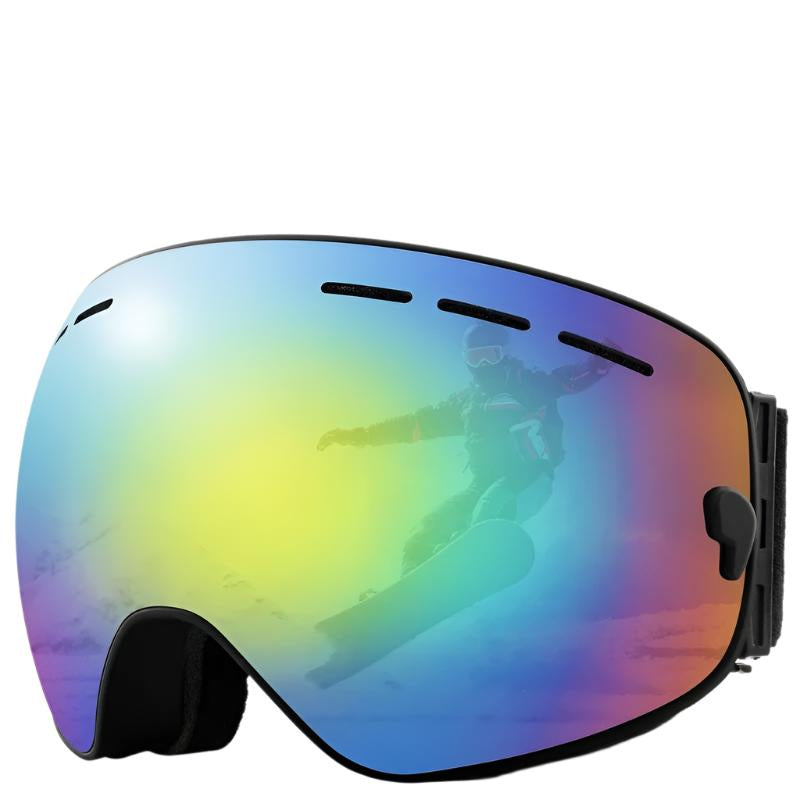 Modell som bærer unisex skibriller under skiaktivitet med solrikt vær