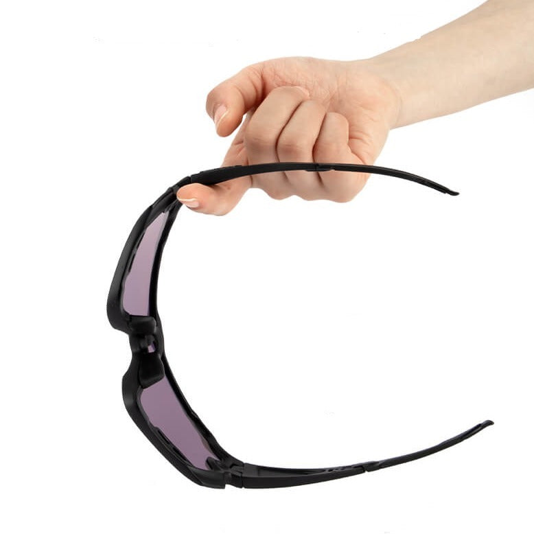 Unisex fotokromatiske sportsbriller med mørktonet glass i solskinn, optimal UV-beskyttelse og anti-dugg