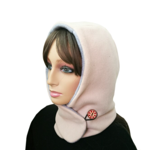 Varmt og slitesterkt unisex hetteskjerf, en smart løsning som lue og skjerf for utendørs eventyr.