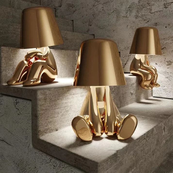 Varmhvit LED-bordlampe, dimbar funksjon, som en stilig nattbordslampe for moderne interiør.