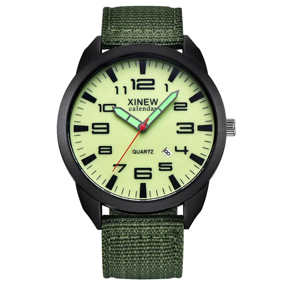 Elegant unisex armbåndsur med moderne design og lysende urskive, et stilig mote-tilbehør.