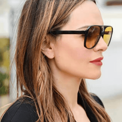 Unisex retro aviator solbriller i etui, viser et must-have tilbehør med UV400 filter.