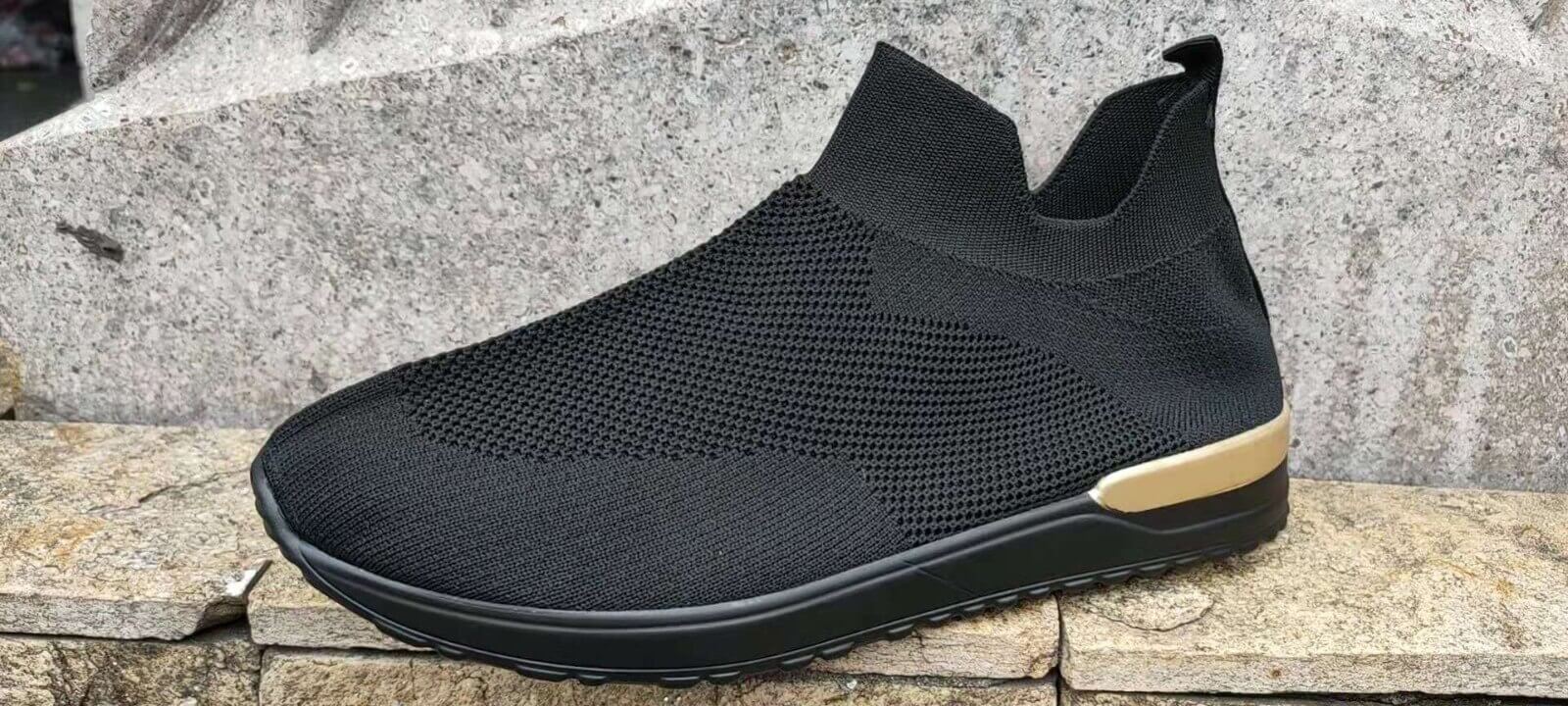 Unisex slip-on sko, designet for optimal fotstøtte og pustende komfort, lett og slitesterk.