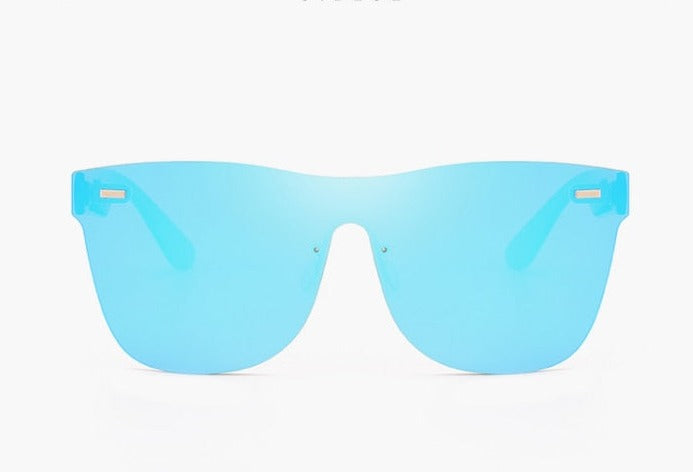 Fasjonable unisex solbriller i polykarbonat med speillinser og UV400.