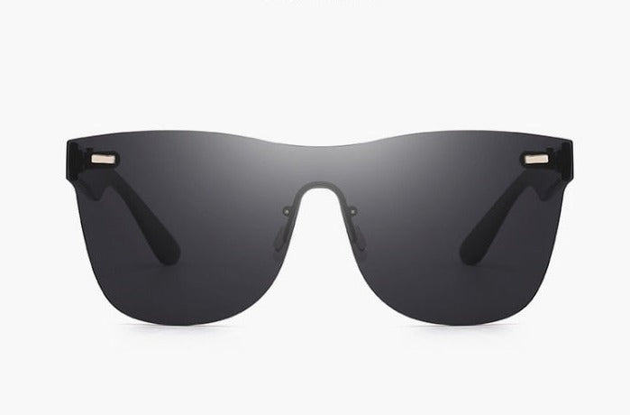 Mote unisex solbriller, fargede speillinser gir optimal UV400 beskyttelse.