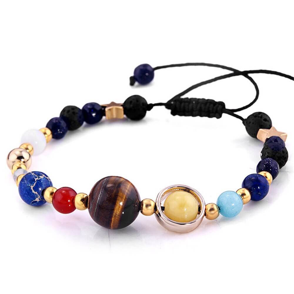 Unisex solsystem armbånd med ekte natursteiner, planeter og kosmos design. Perfekt for astronomi entusiaster.